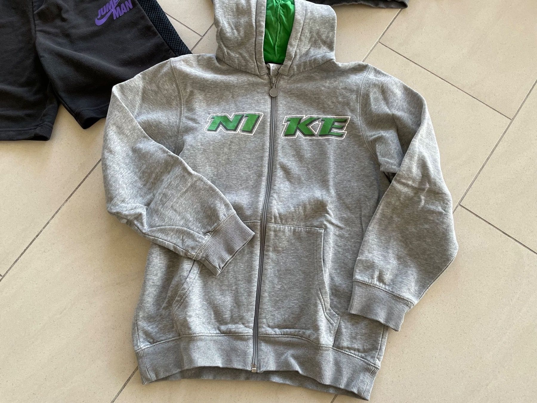 Lotti & Set di vestiti: Kleiderpaket Nike Jordan 11/12 J – Usato da Zug venduto da falama 3