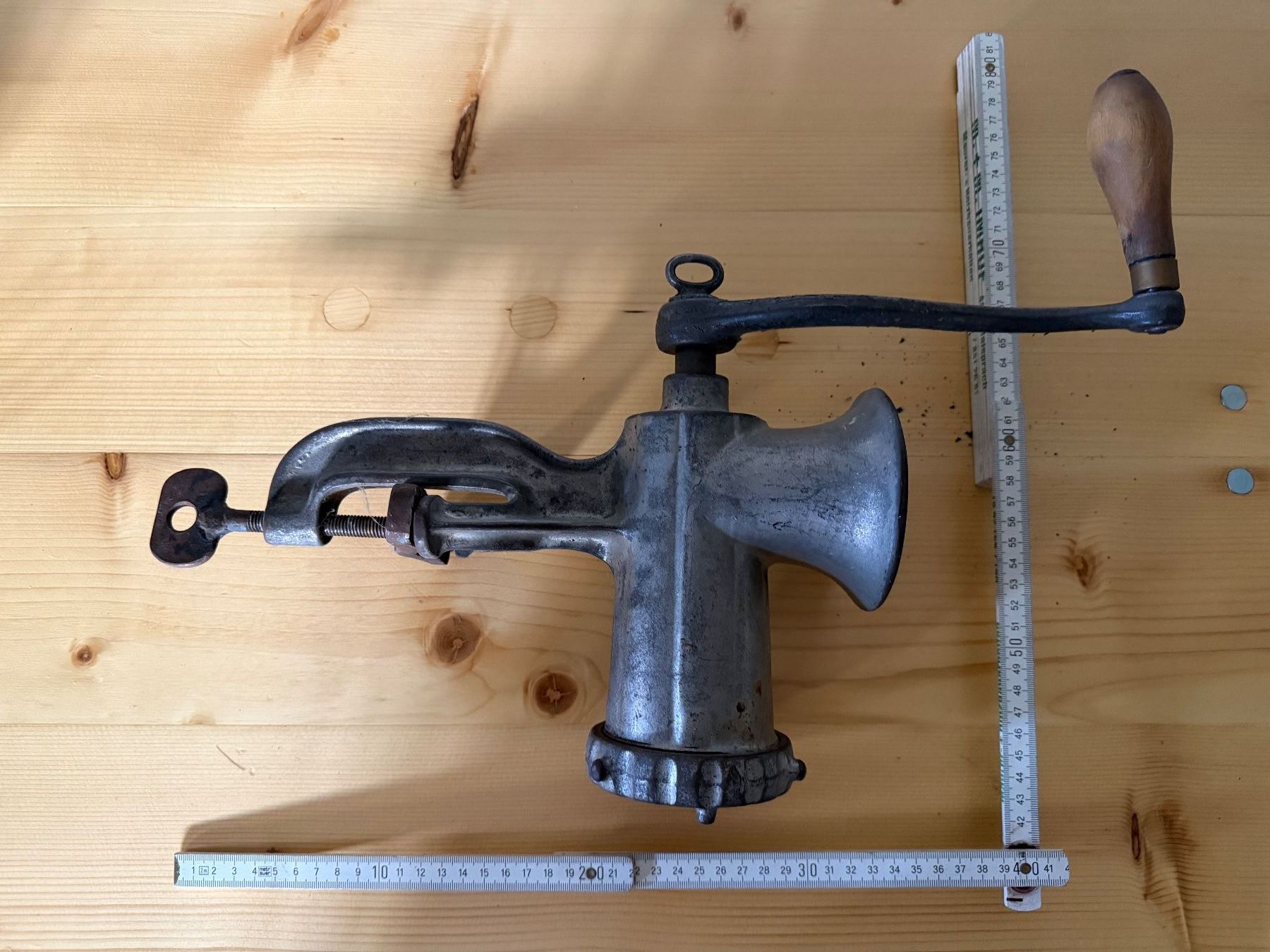 Elettrodomestici da cucina: Fleischwolf Metall Handkurbel mit Klemme gebraucht – Usato da Duggingen venduto da Ysvogel