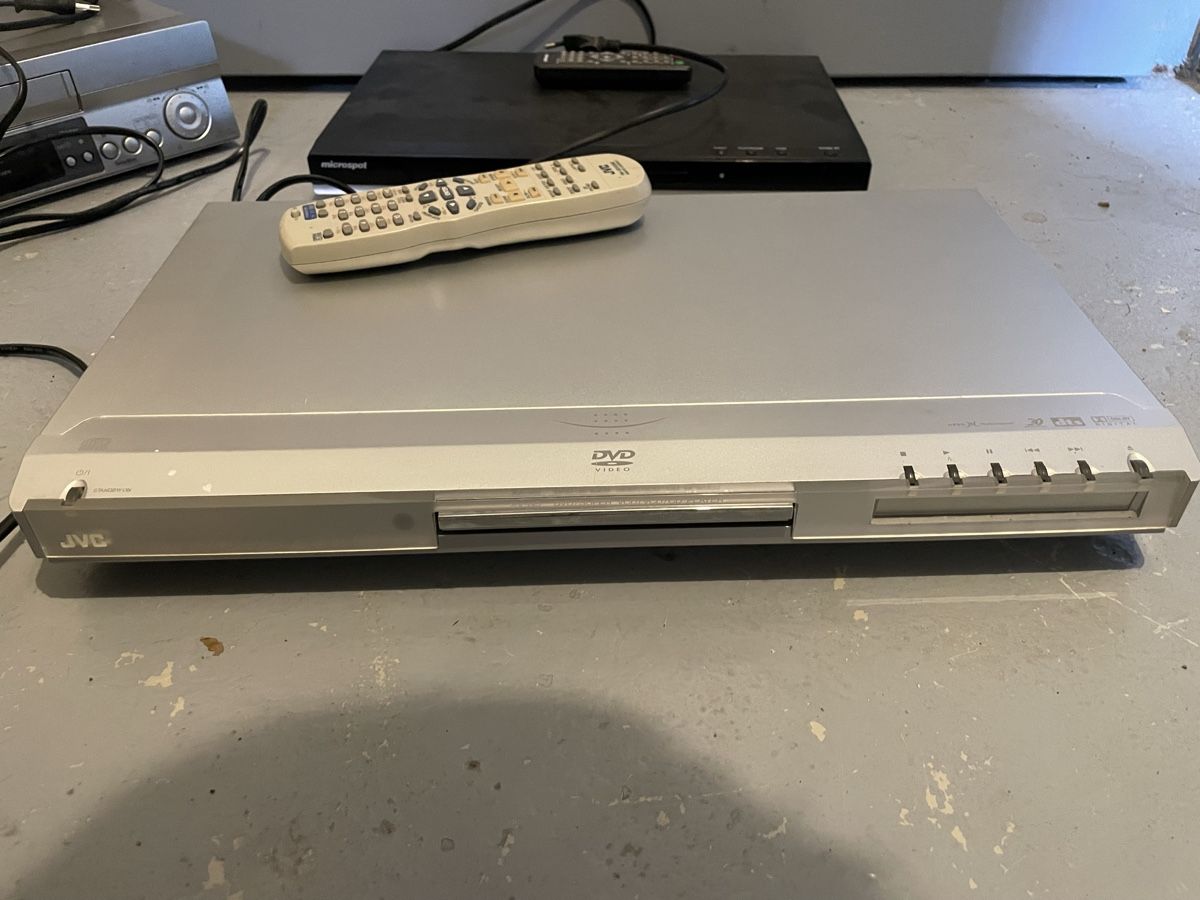 JVC Multimediaplayer & Streamer: JVC DVD Player mit Fernbedienung – Gebraucht aus St. Gallen von luisel96