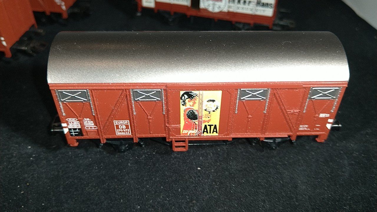 Märklin Modellini di ferrovie: 5 Gedeckte Güterwagen der DB mit Schlussleuchtenwagen – Usato da Uster venduto da Regenwurm61 4