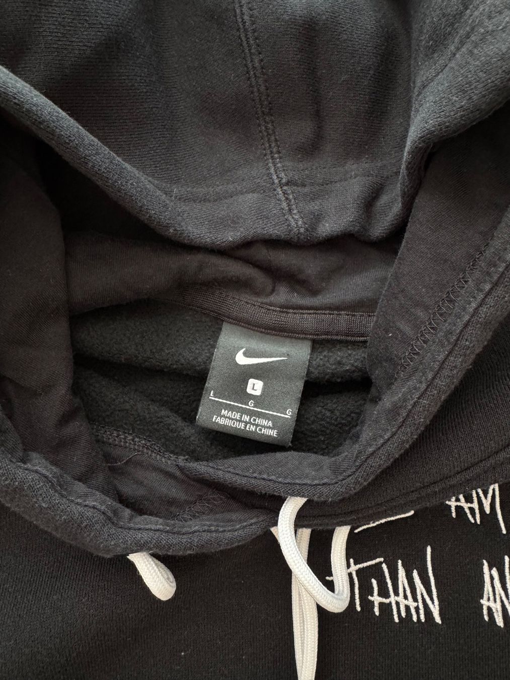 Nike Pulls & Sweat-shirts: Nike Kaputzen-Pullover schwarz, L – D'occasion à Maisprach par jokoundklaas 4