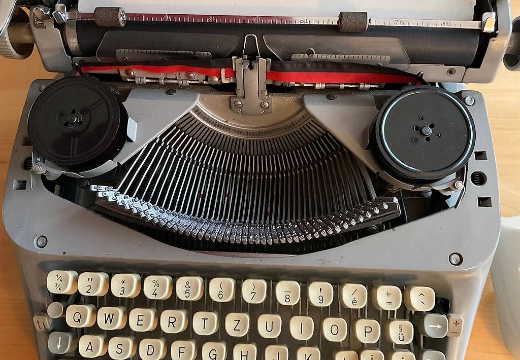 Macchine da scrivere: Alte Schreibmaschine von Adler – Usato da Laufen venduto da Babouche4242 1