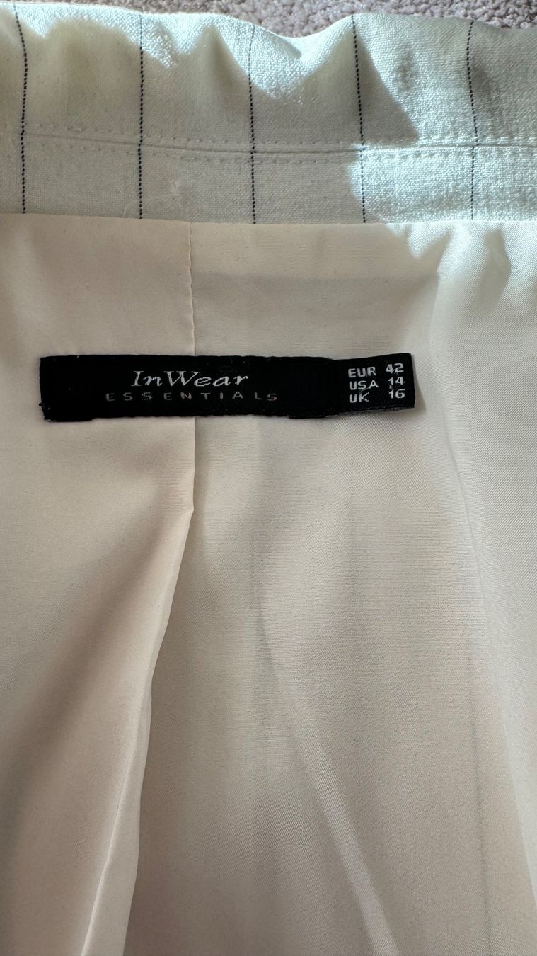 Ensembles & Tailleurs: Weiser Anzug, Size 38/M – D'occasion à Altendorf par Ro 5