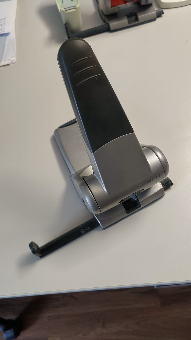 Leitz Tous les outils: Locher Leitz gross, grau – D'occasion à Tuggen par ben_dm9r