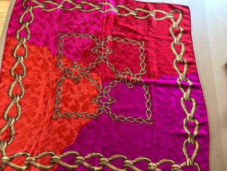 Très joli foulard en soie