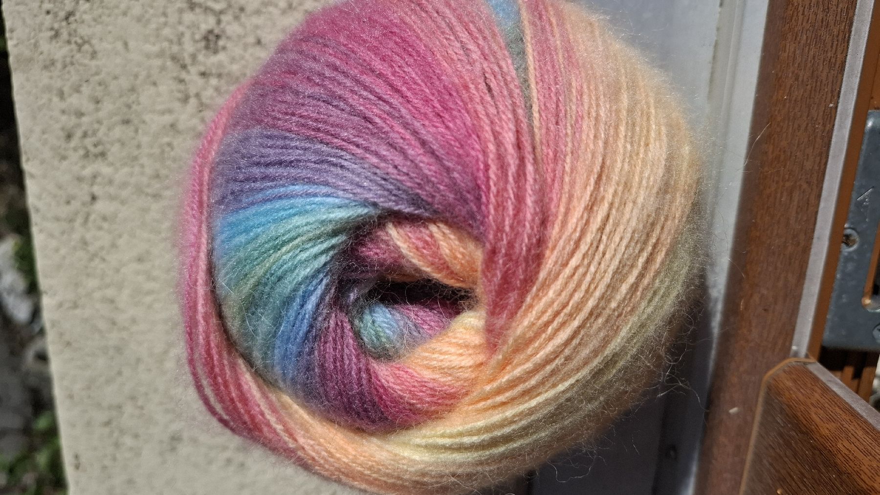Laine: Pelote dégradée Caprice – Neuf avec emballage d'origine à Châtelaine par DomiC