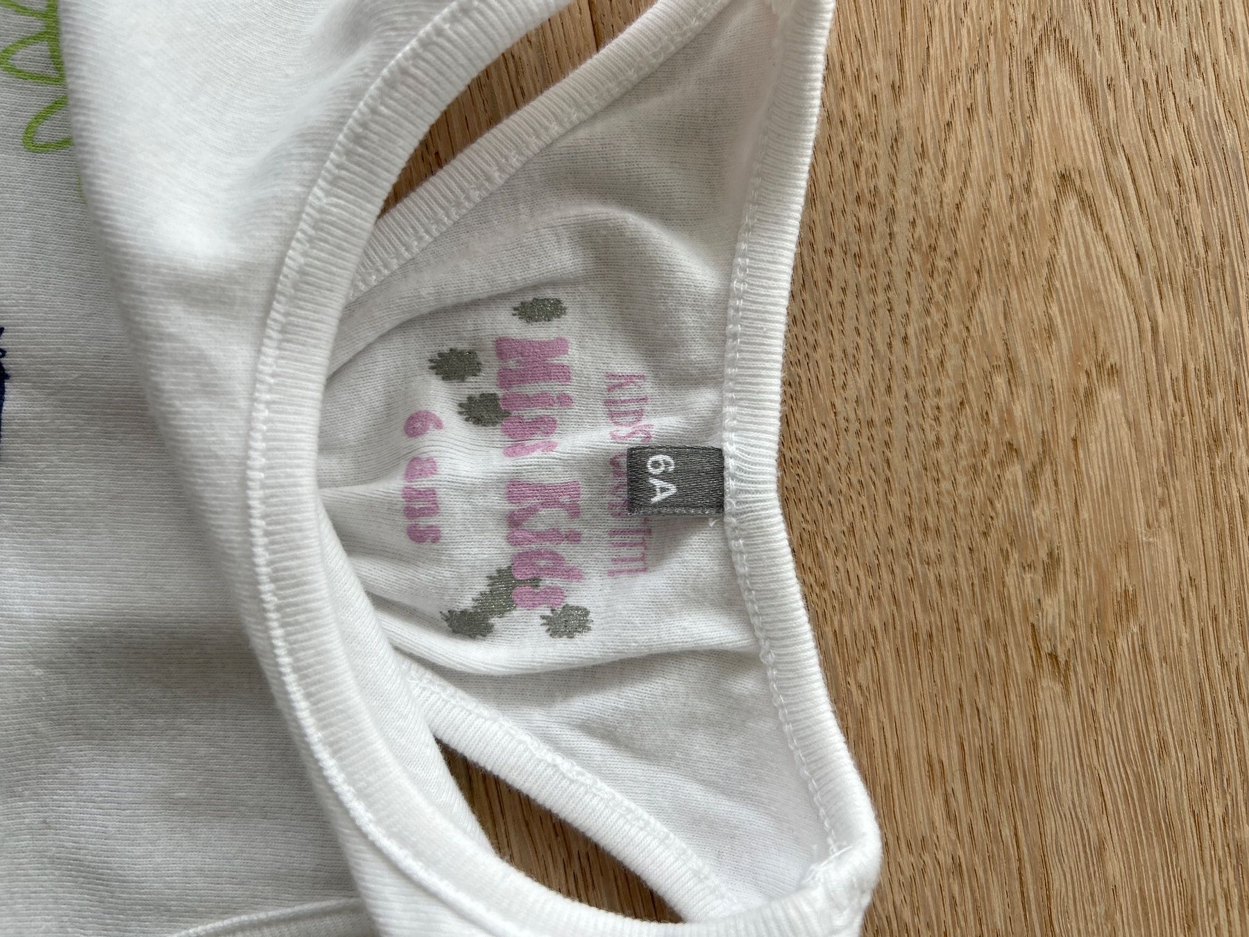 Tops: Joli top Kid’s Graffiti 6 ans – Gebraucht aus Yens von Chriis 1