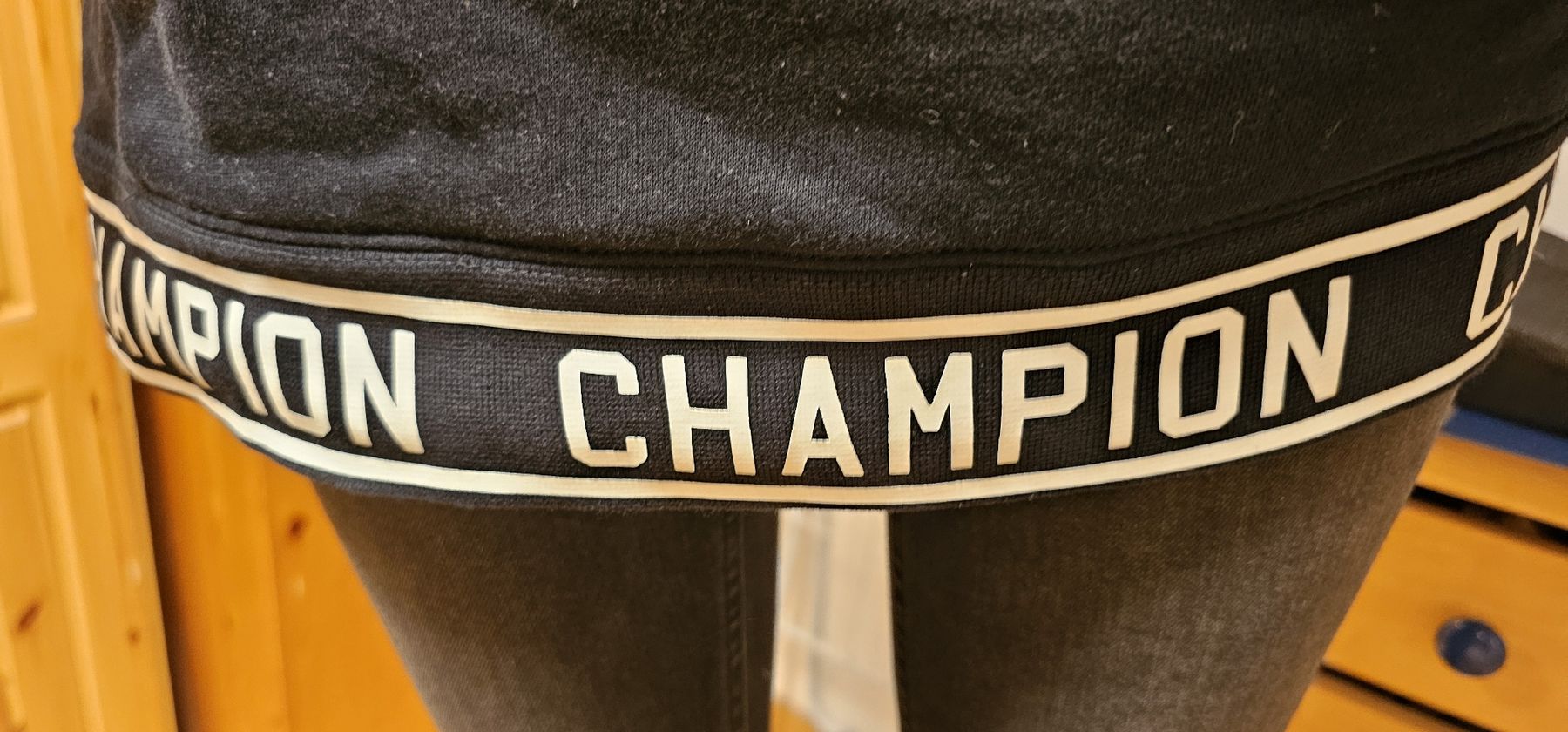 Champion Maglioni & Felpe: Champion Pullover schwarz Grösse M – Usato da Ferden venduto da jemyce 2