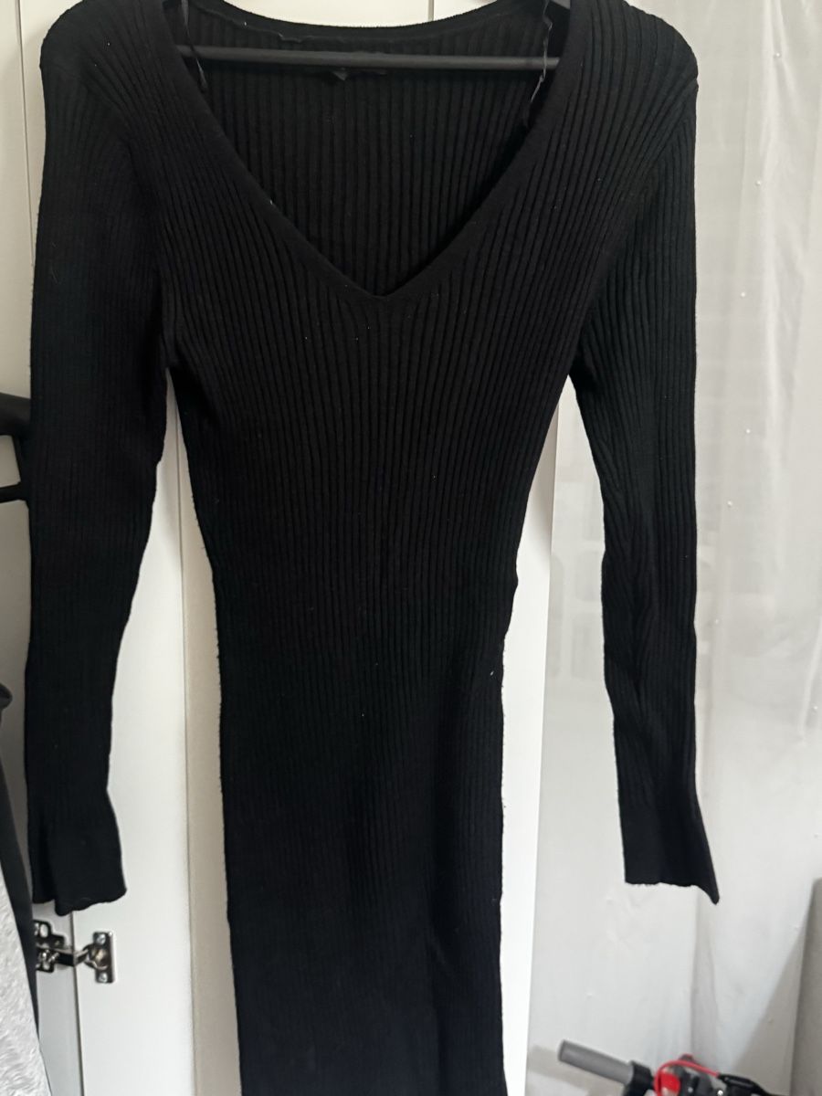 Vestiti: Strickkleid gerippt schwarz V-Ausschnitt Grösse S neu – Usato da Füllinsdorf venduto da gab_vp6v