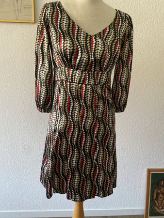 Schönes Kleid mit Muster, ideal für den Herbst, Gr. S