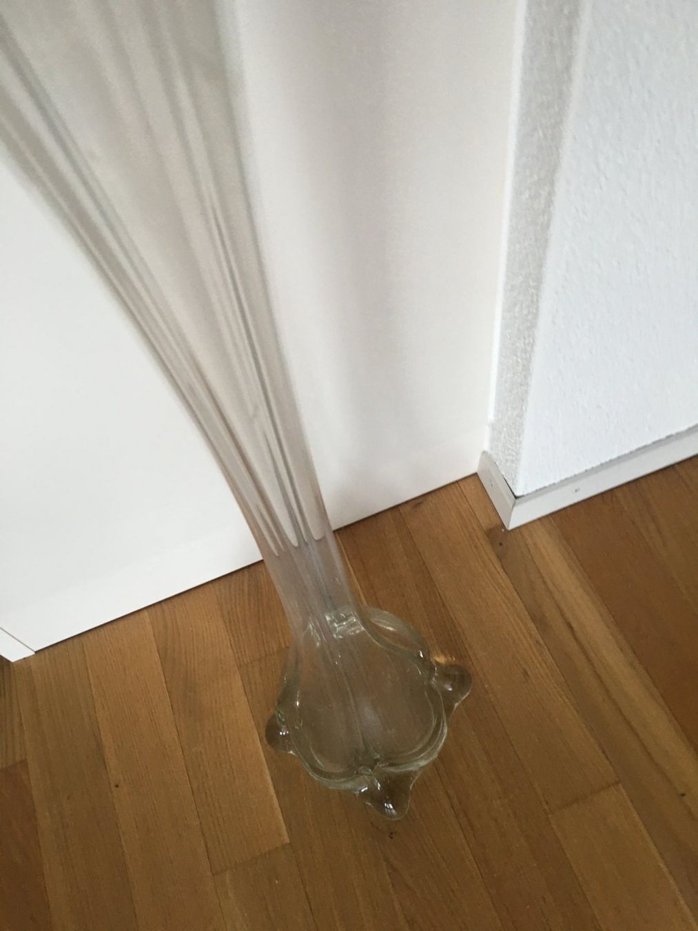 Vasen & Gefässe: spezielle hohe Bodenvase aus Glas – Gebraucht aus Liestal von point2018 1