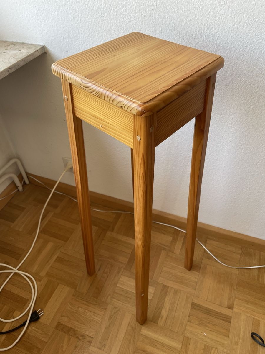 Altro per la casa: Zwei Blumentopf Ständer aus Holz , Schmied- Eisen – Usato da Basel venduto da Kamberly 4