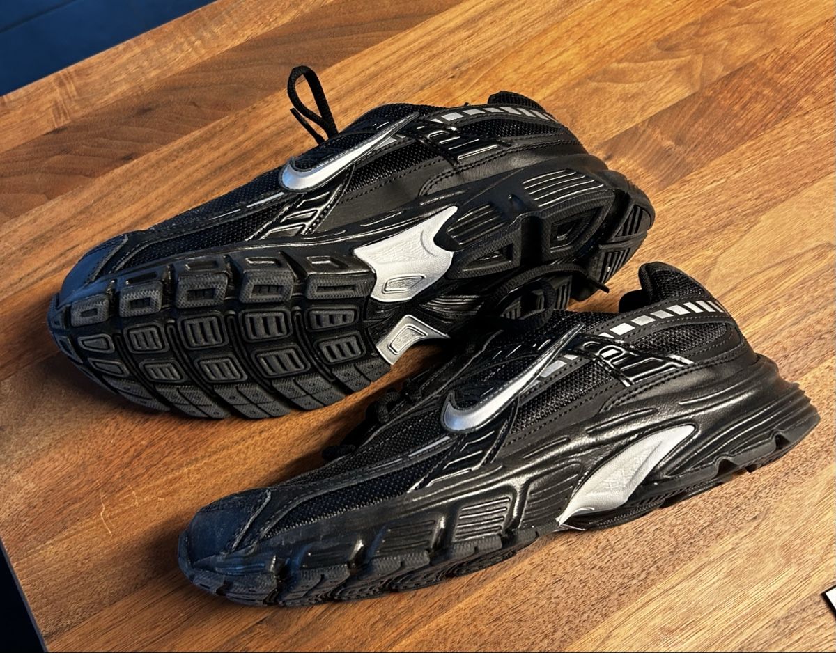 Nike Scarpe per ragazzi: Nike Turnschuhe schwarz Gr. 41 – Usato da Auenstein venduto da februar2012 1
