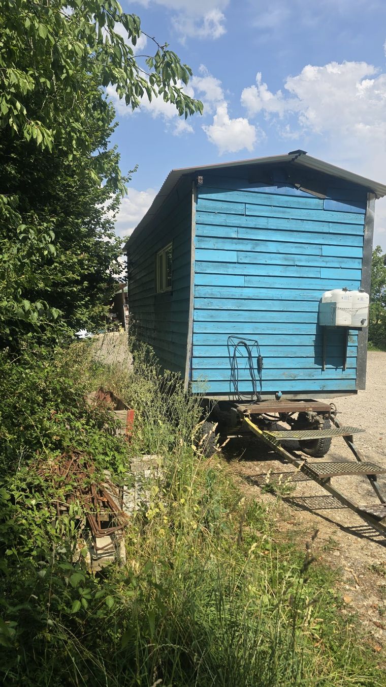 Anhänger: schlafwagen/bauwagen – Gebraucht aus Oberdorf SO von luk_9d92 1