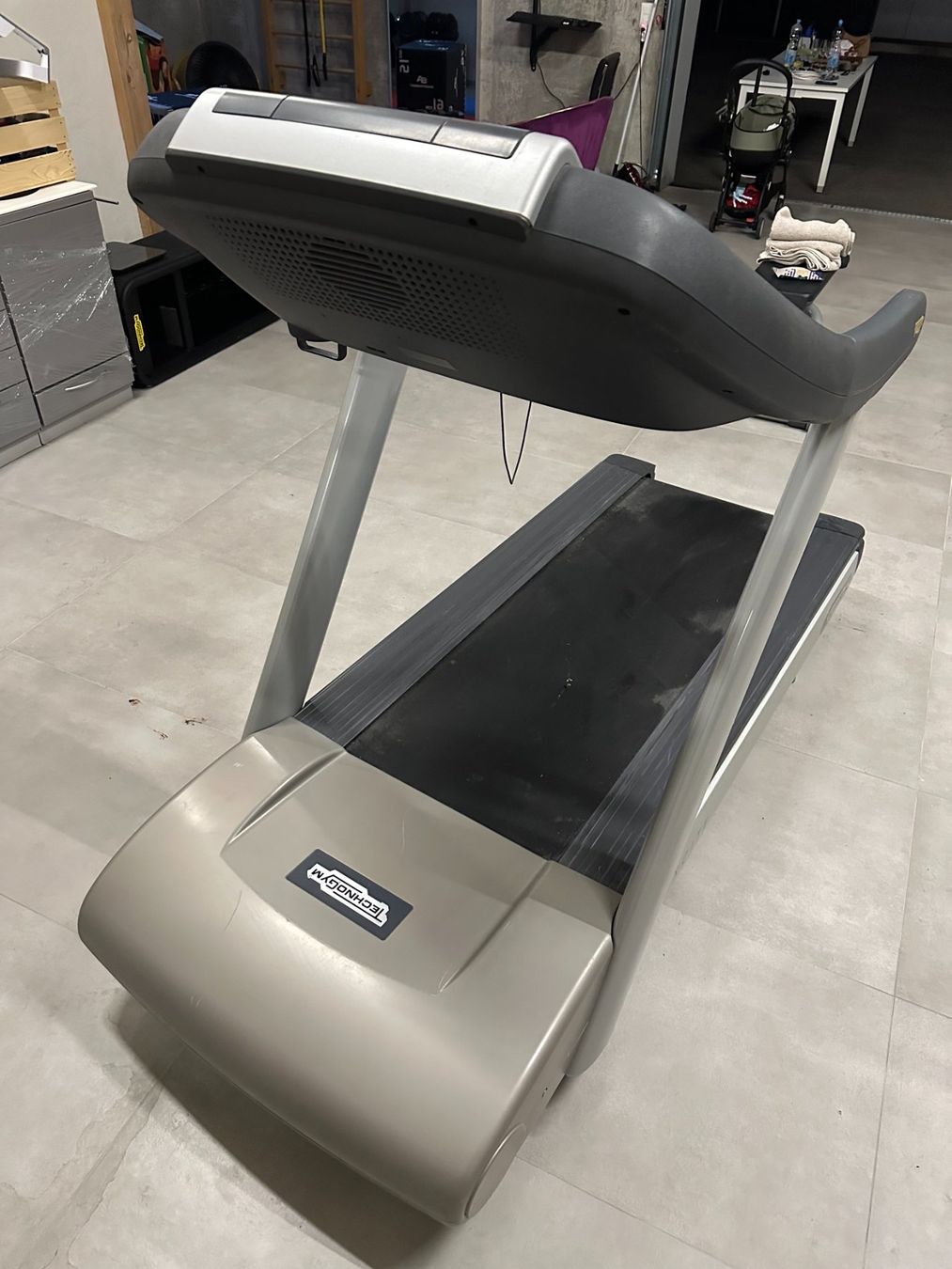 Technogym Hometrainer: Technogym Excite, tapis de course professionnel, salle de sp – Usato da Payerne venduto da id-elektro 2