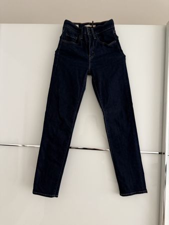 Levi's Jeans Hose dunkelblau Grösse 24 neuwertig