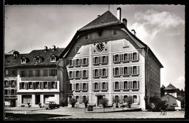 Lenzburg, Gebäude mit Uhr, Turmgebäude