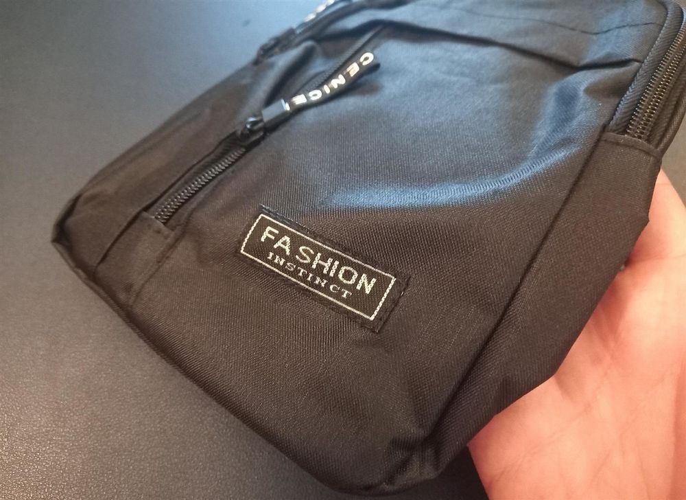 Borse: Schwarze Umhängetasche USB / Sacoche bandoulière noir USB – Nuovo (secondo la descrizione) da Lausanne venduto da novastoris 1