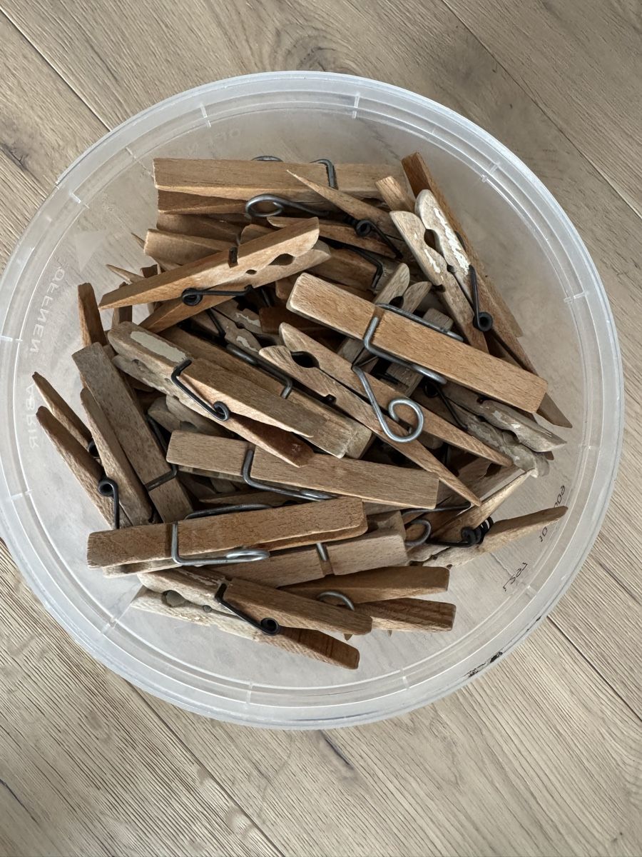 Articoli in legno: Diverse Holzklammern  – Usato da Oberentfelden venduto da Judyku