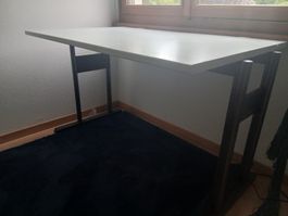 Schreibtisch 