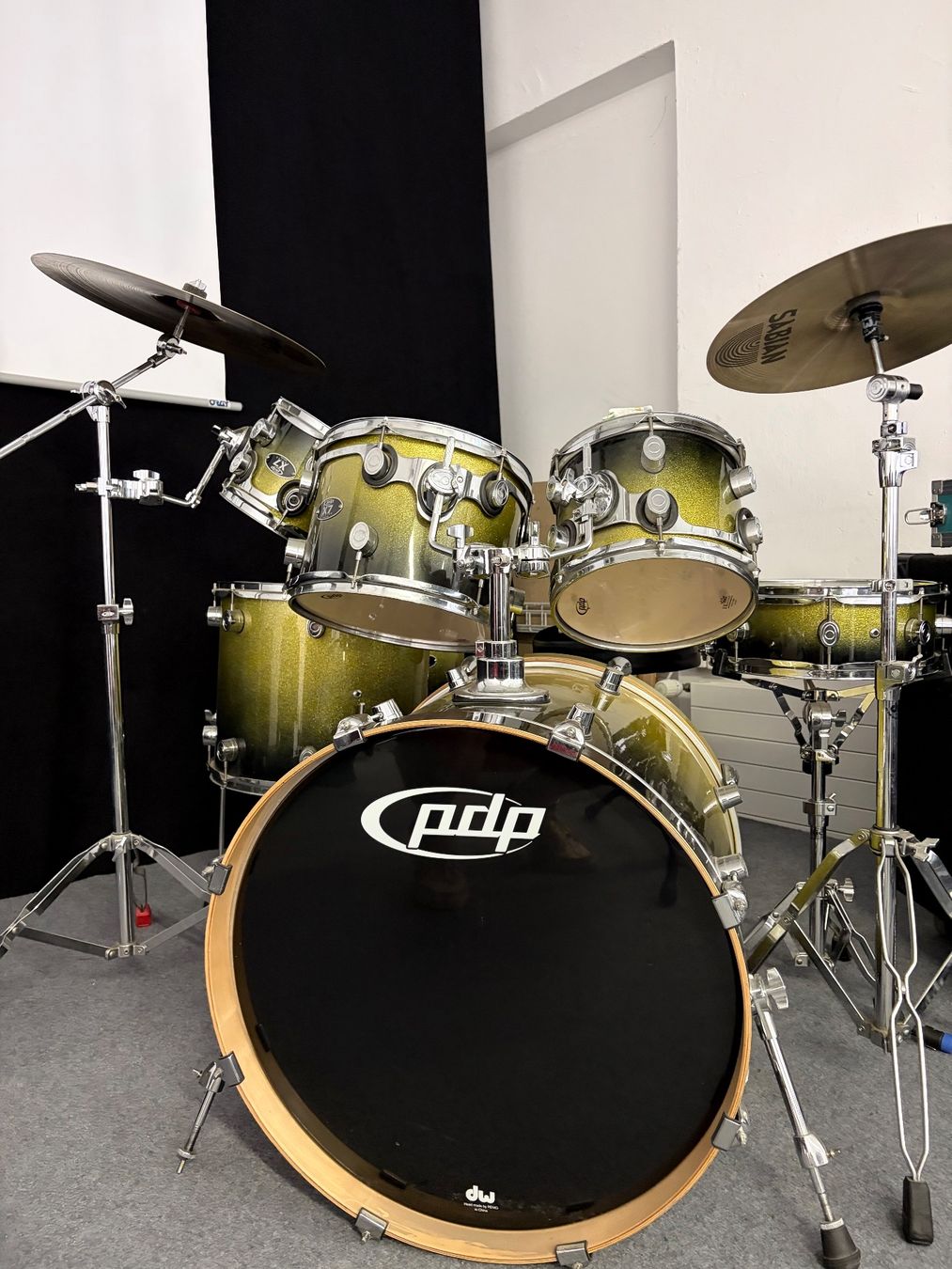 Strumenti musicali: PDP Schlagzeug Set mit Becken und Hocker – Usato da Winterthur venduto da jonathanthomann