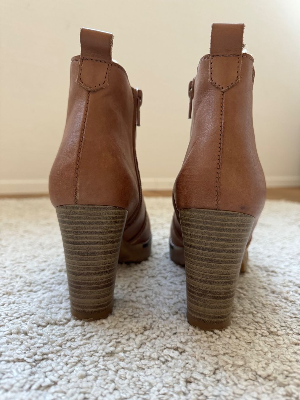 Scarpe da donna: Stiefeletten mit Absatz in hellbraun – Usato da Binningen venduto da lea_5mf8 4