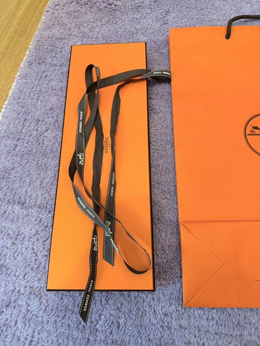 Altro in Decorazioni & Accessori: Hermès Tie Box and Bag Set: Iconic Orange, NEW – Nuovo e nell'imballaggio originale da Männedorf venduto da iza04 2