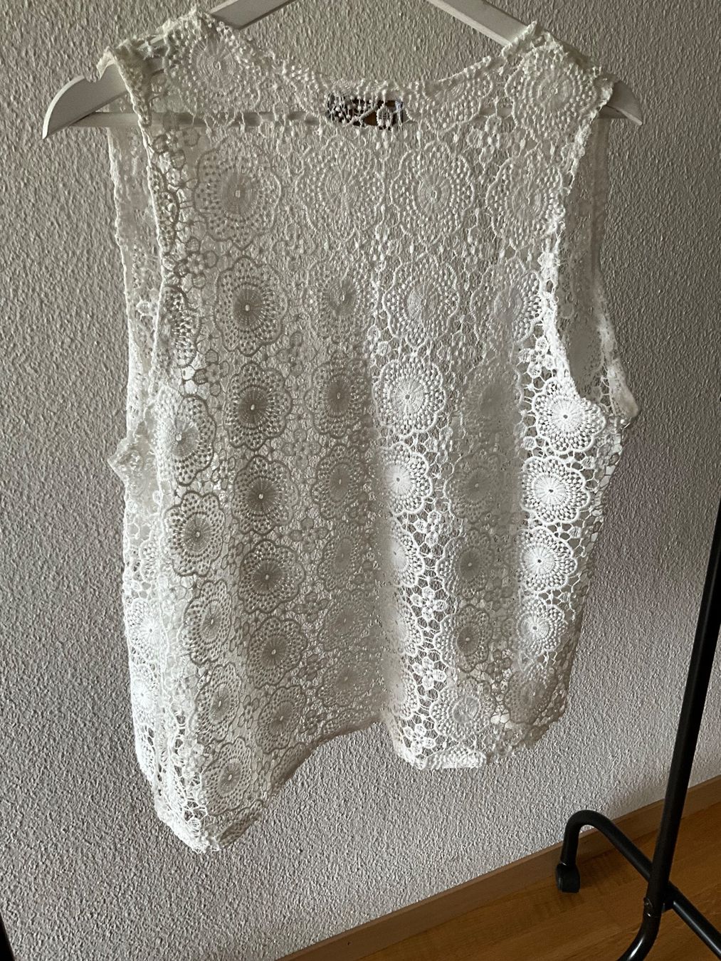 Gilet & Giacche senza maniche: Gestrickte kurze Weste – Usato da Muri b. Bern venduto da SmuriS 2