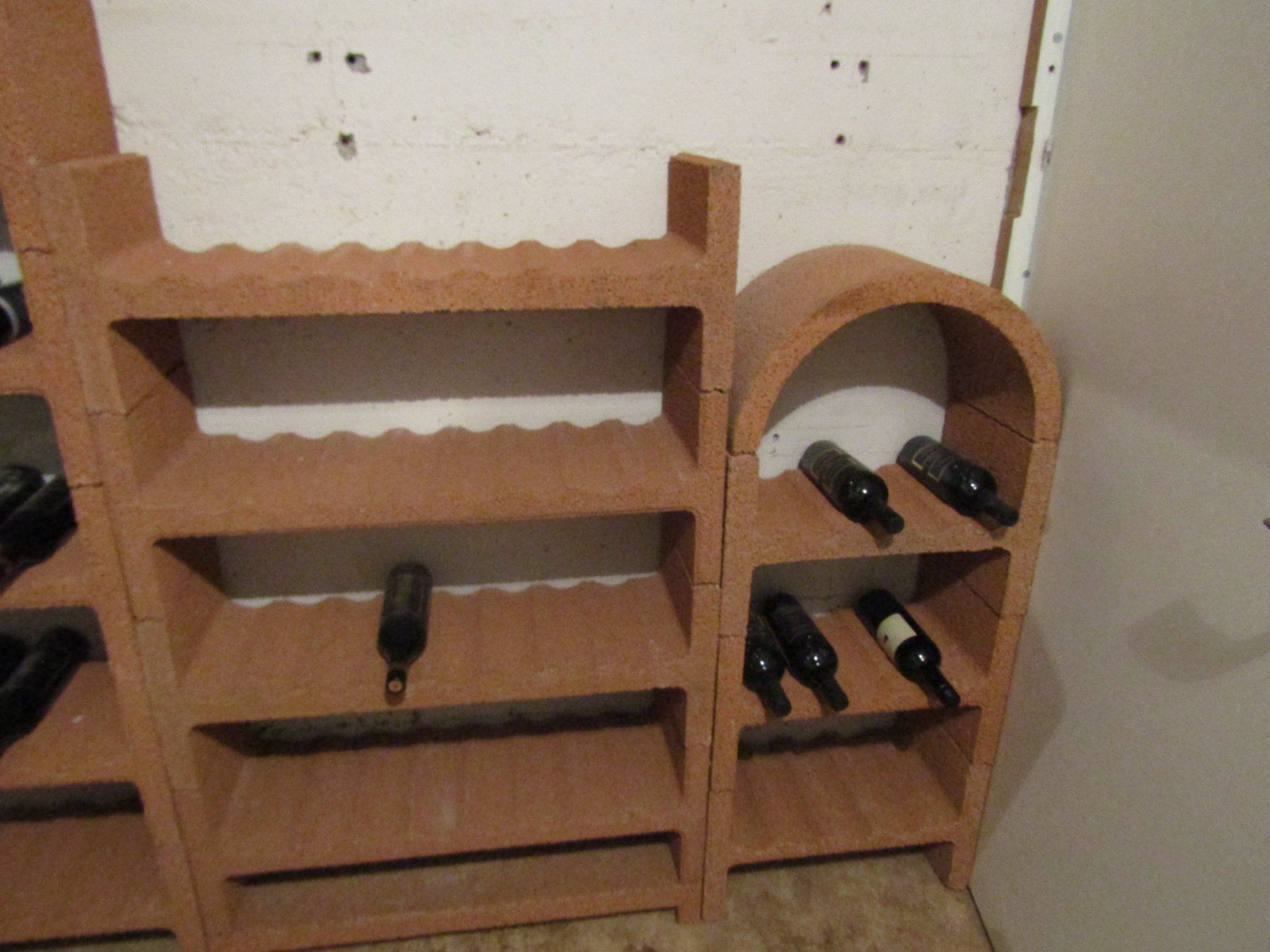 Scaffali: Weinregal-Elemente Stein rosa                        (Nr.80) – Usato da Herzogenbuchsee venduto da Winigo 3