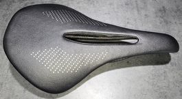 Sattel 96g, Vollcarbon, keine Versandkosten