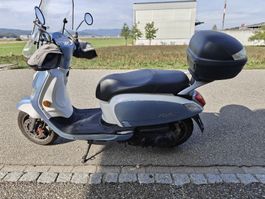 SYM Fiddle III Roller blau weiss mit Topcase gebraucht. 