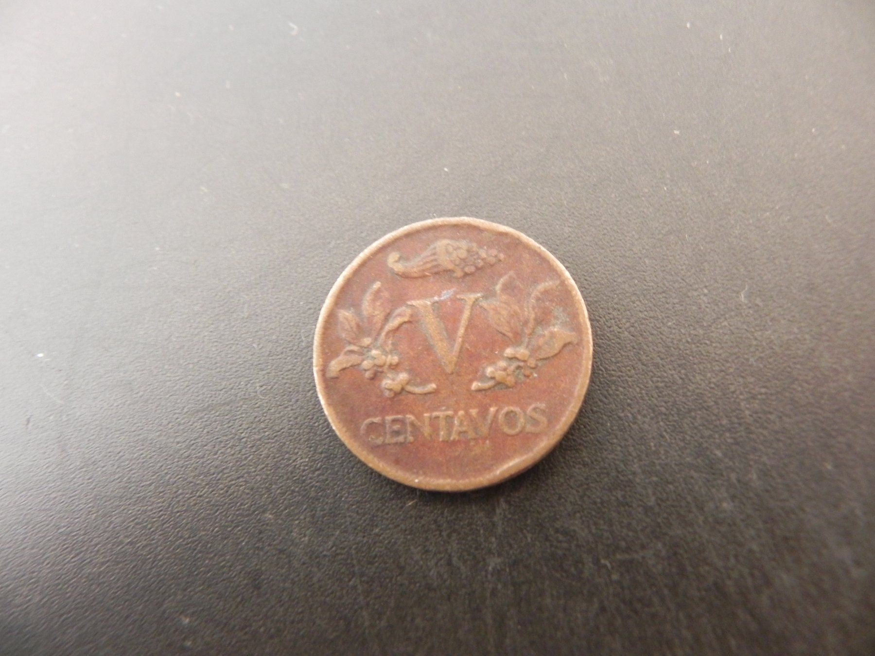 Alle Münzen: Kolumbien 5 Centavos 1957 – Gebraucht aus Biel/Bienne von Gogolozi