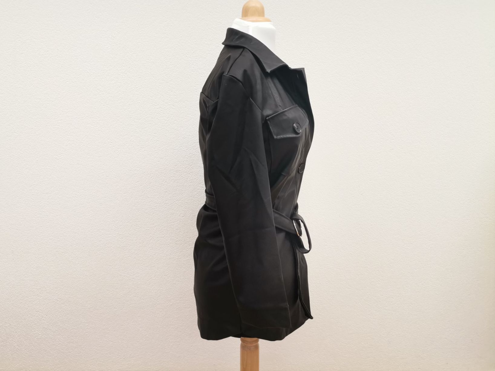 Giacche: TODAY Lederjacke Schwarz S mit Gürtel – Usato da Schaffhausen venduto da Restwert_SH 2