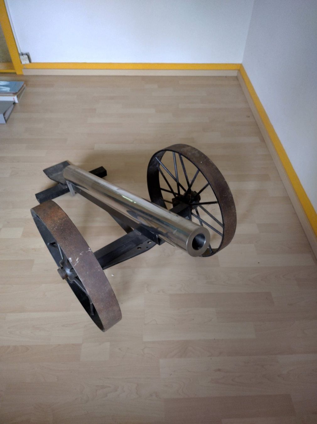 Tutte le decorazioni: Unikat Dekoration Kanone – Usato da Hausen am Albis venduto da Adiwettstein 6