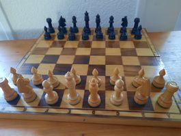 Ancien JEU d'ÉCHECS, dans sa BOÎTE-ÉCHIQUIER