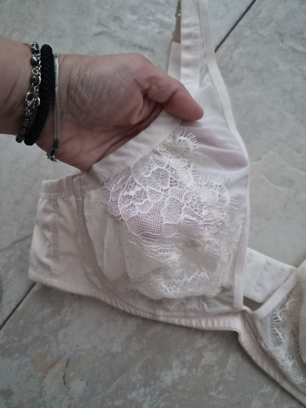 Altra biancheria intima: Damen BH Spitze beige Grösse 85B, transparent  – Usato da Niederrohrdorf venduto da Miripfiri 3