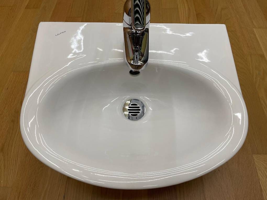 Laufen Lavabi & lavandini: Laufen Lavabo mit Mischer – Nuovo (secondo la descrizione) da Küssnacht am Rigi venduto da jan_nd87