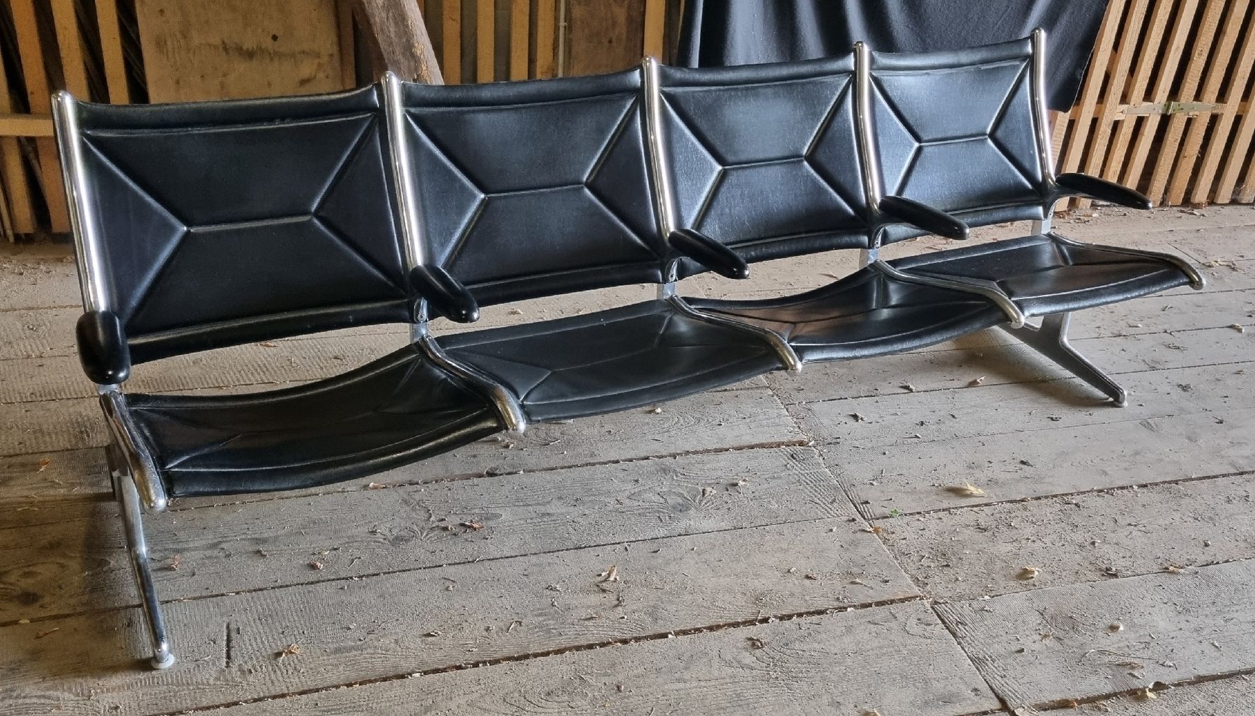 Panchine: Eames vintage Wartebank/ 4er, Design-Klassiker, Schwarz – Usato da Wädenswil venduto da weihpos 1