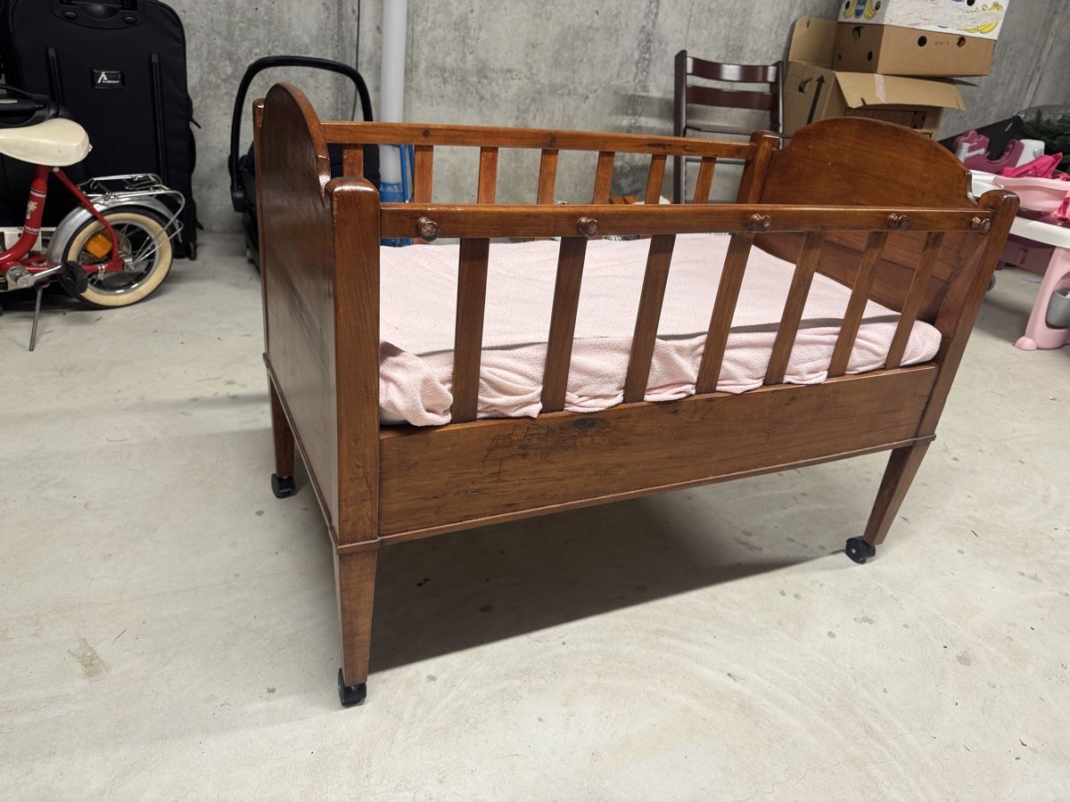 Lits: Beistellbett antik – D'occasion à Reinach AG par Fly1979
