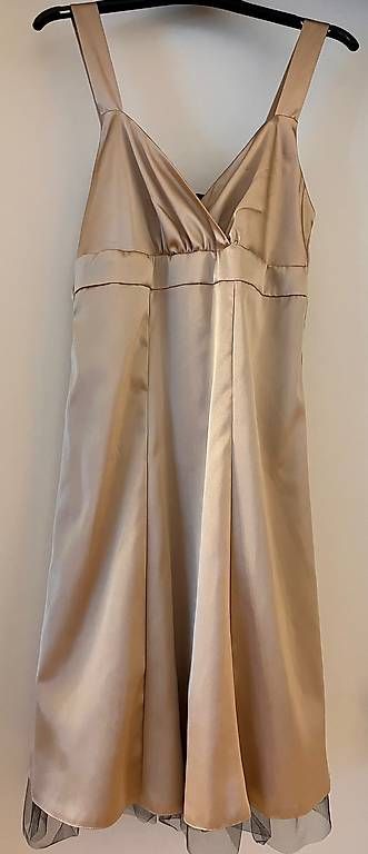 Vestiti: Vendo abito festivo beige  – Usato da Jona venduto da sen_vd8v
