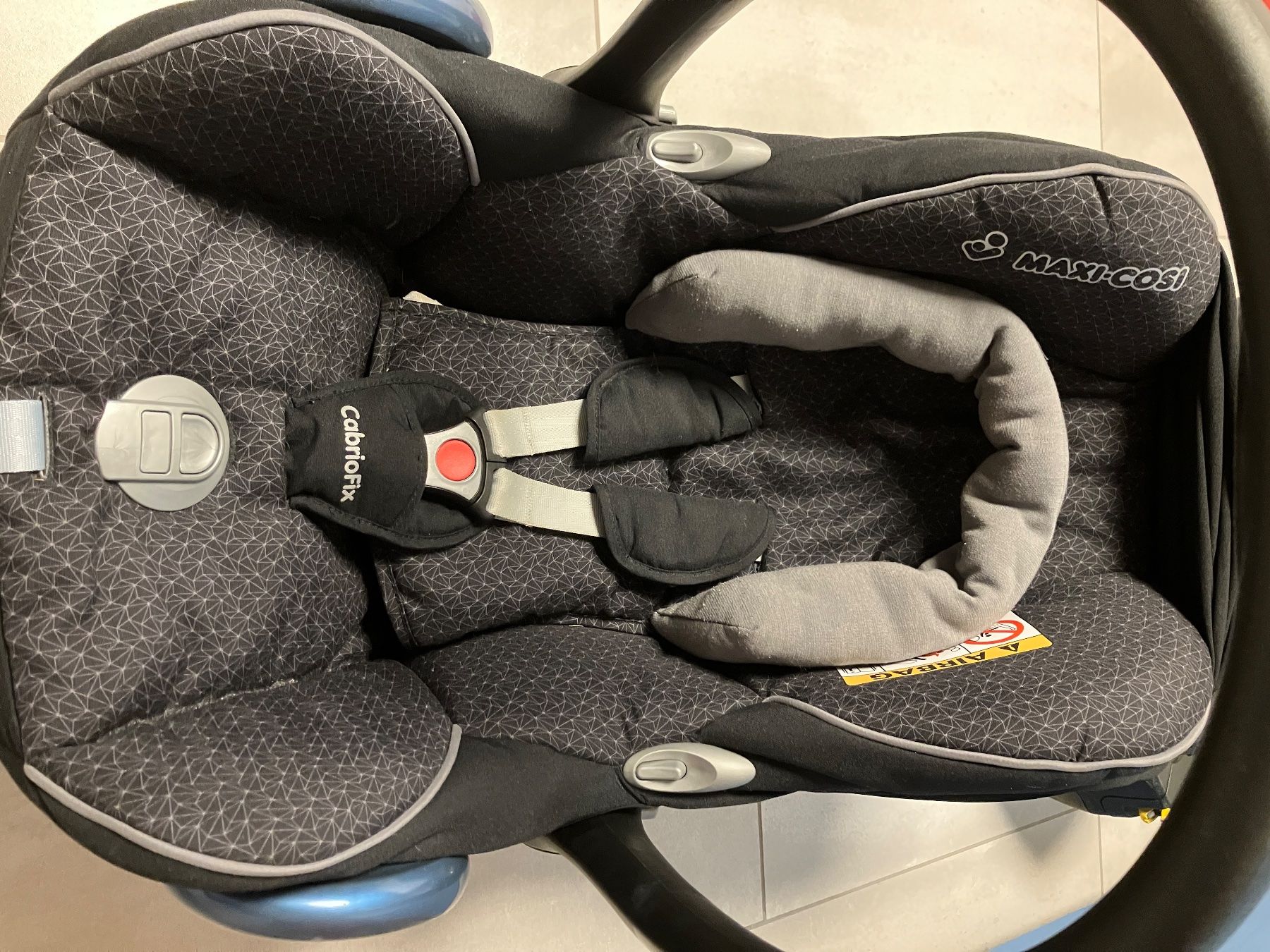 Maxi-Cosi Seggiolini per auto: Maxi-Cosi CabrioFix mit FamilyFix Basis – Usato da Sirnach venduto da ac__kxd5 2