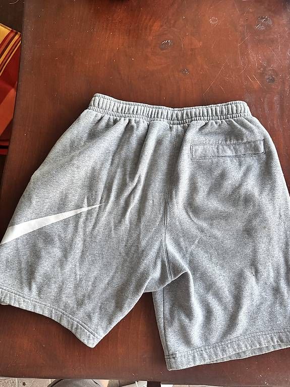 Pantaloni: Pantaloncini Nike Swoosh  Nero e Grigio – Usato da Porza venduto da bia_lvz2 3