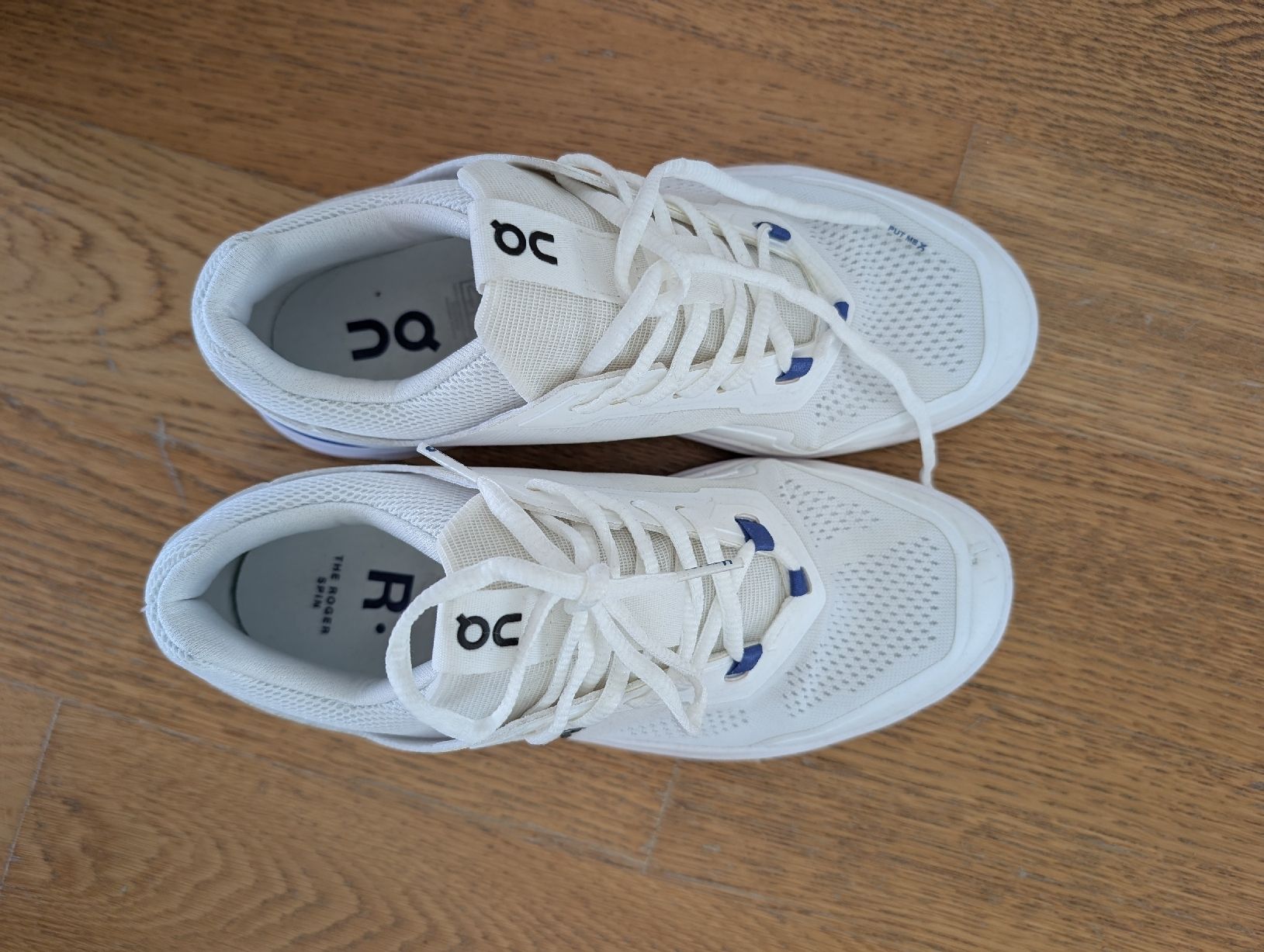 On Damenschuhe: On The Roger Spin white sneakers size 39, worn once  – Gebraucht aus Wilen b. Wollerau von Amessa