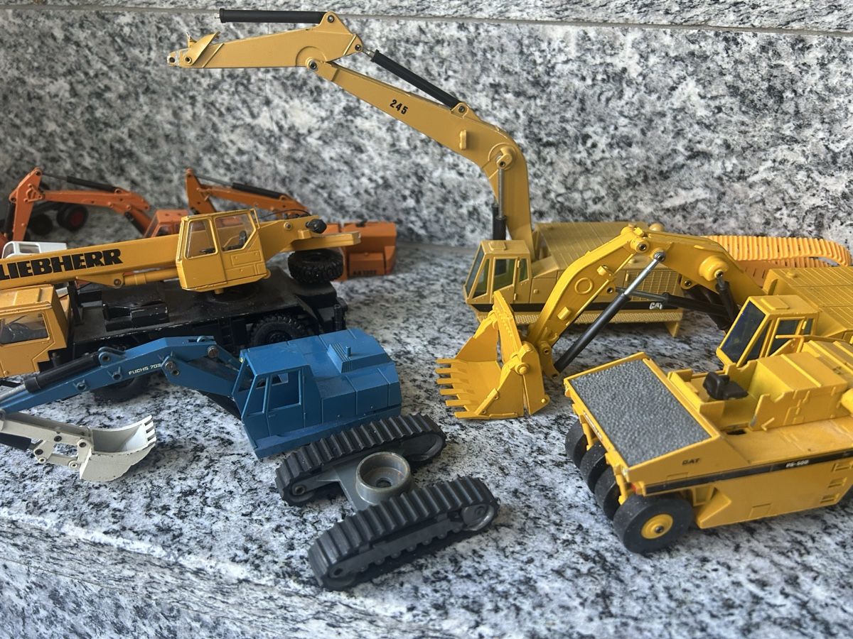 Modellbausätze & Standmodelle: Konvult Bastelreste, 1:50 Baumaschinen – Defekt aus Horw von Tigercat635 6
