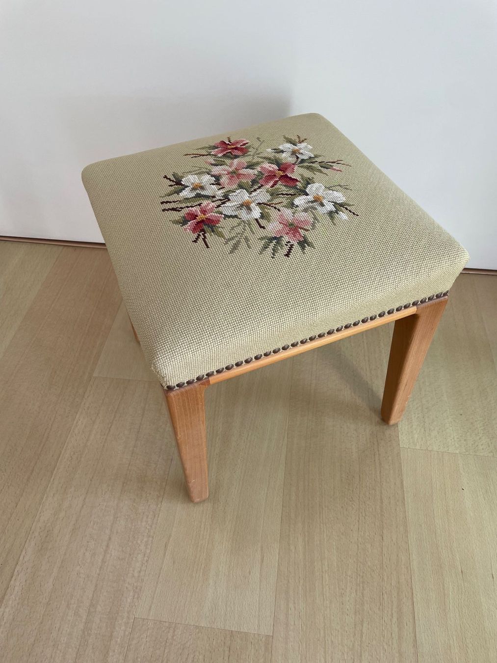 Hocker: Gobelin Hocker – Gebraucht aus St. Gallen von rap_wm5l