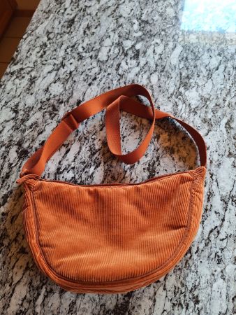 Tasche Uniqlo neu Cord Rostbraun.verstellbarer Gurt neu.
