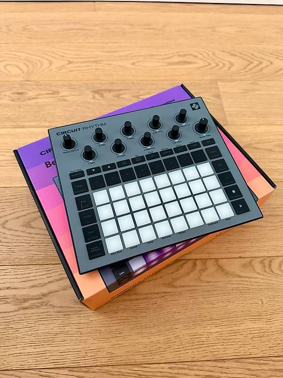 Novation Musikinstrumente: Novation Circuit Rhythm  sampler / groovebox – Gebraucht aus Lausanne von nib_tiptop