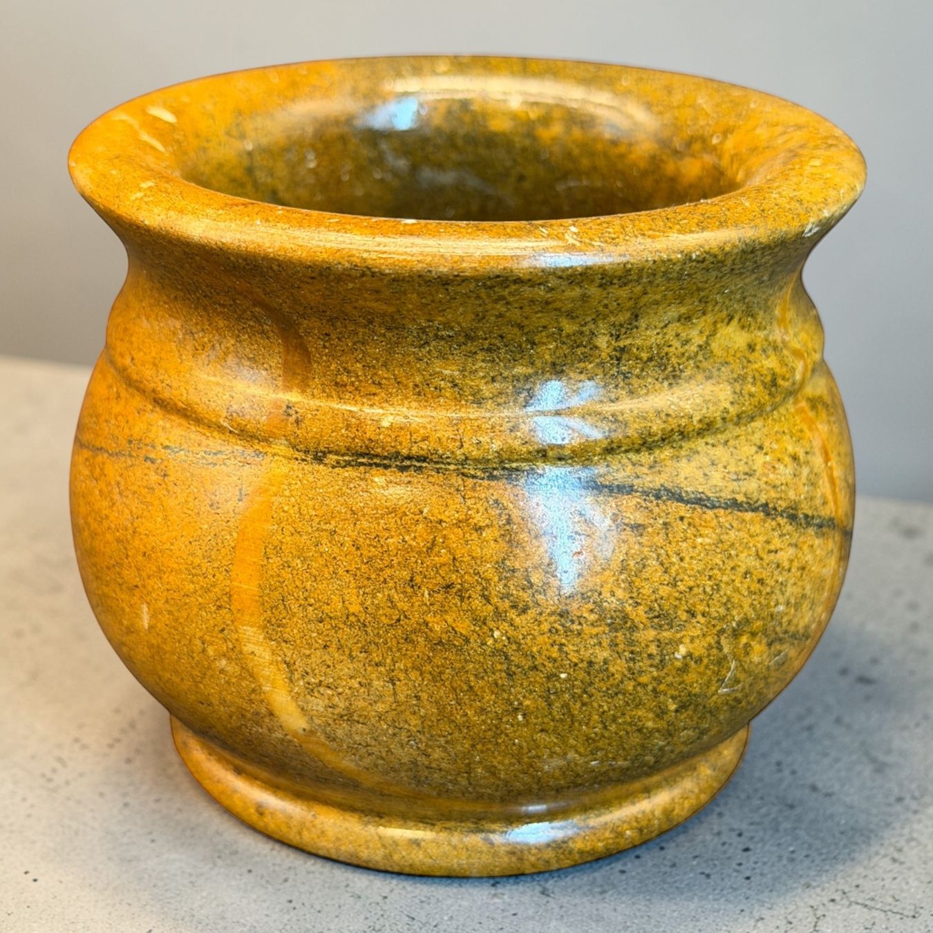 Vasi & Recipienti: Superbe èetit vase taillé en stéatite – Usato da Morges venduto da deco.vintage