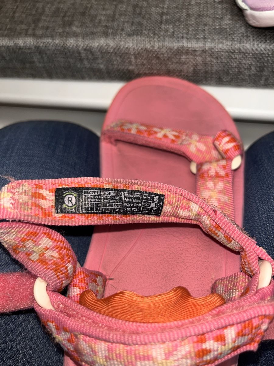 Teva Scarpe per ragazze: Teva/skecher sandals, Size EU32 used – Usato da Genève venduto da dmt_y25y 7