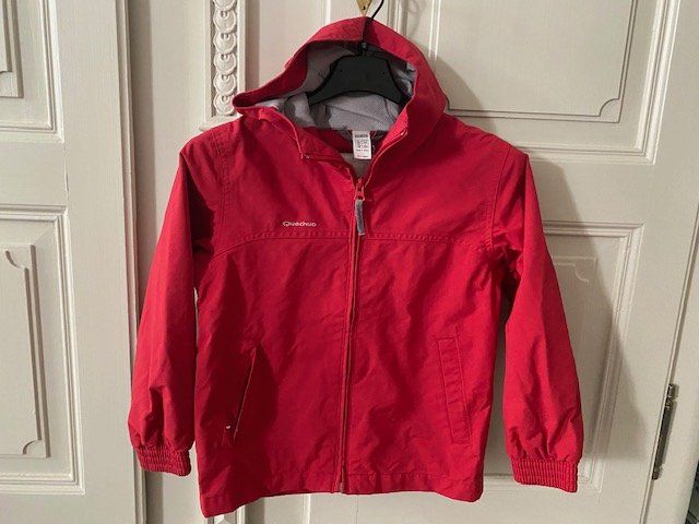 Jacken: Jacke mit Kaputze 122, wasserabweisend – Gebraucht aus Fribourg von geraldine132 1